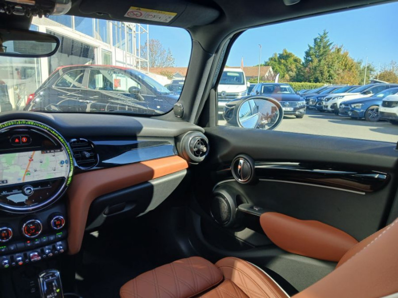 Photo 37 de l'offre de MINI MINI III (F56) NEW 1.5i 136 BVA7 COOPER 5P CUIR TOE Camera Key Less HUD Hifi... à 29900€ chez Mérignac auto