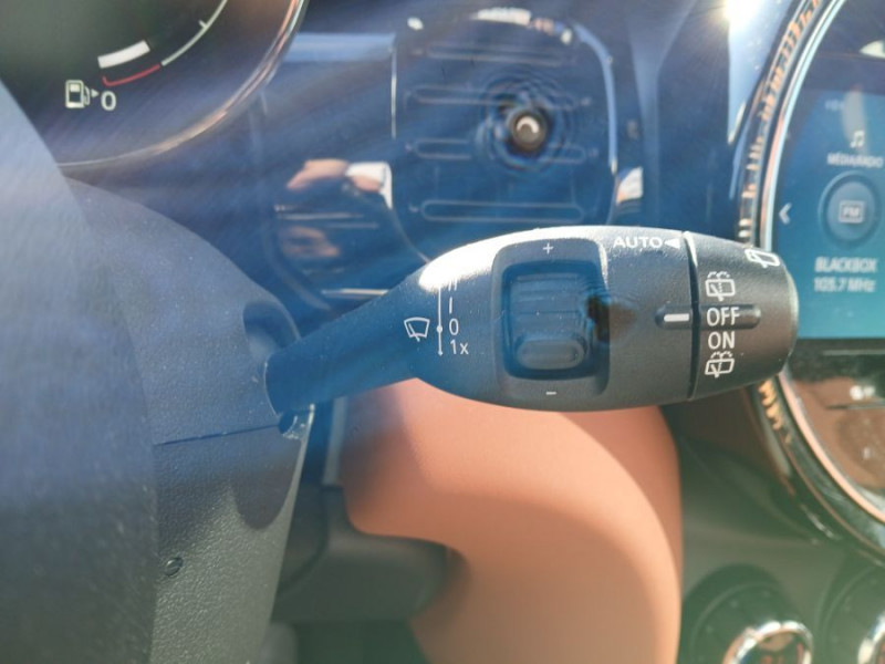 Photo 20 de l'offre de MINI MINI III (F56) NEW 1.5i 136 BVA7 COOPER 5P CUIR TOE Camera Key Less HUD Hifi... à 29900€ chez Mérignac auto