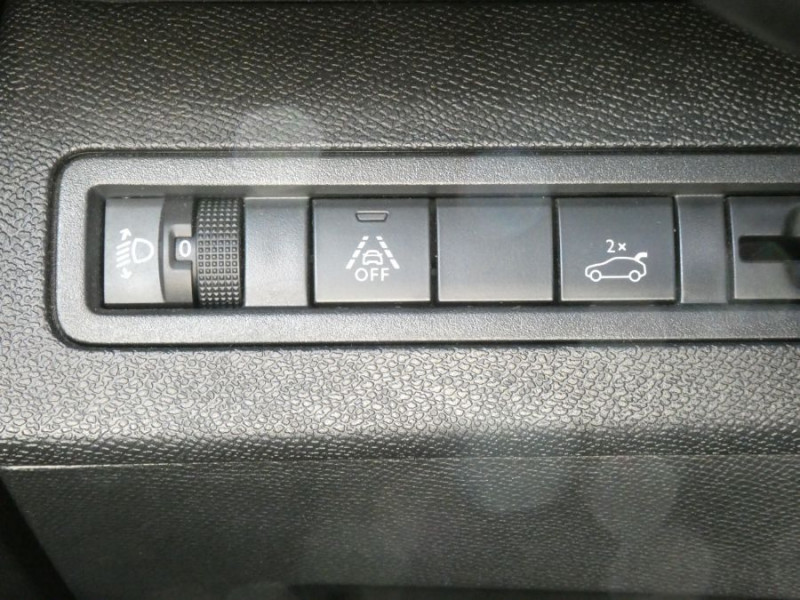 Photo 25 de l'offre de PEUGEOT 3008 II (2) 1.5 BlueHDi 130 EAT8 ALLURE PACK Hayon EL. ACC Camera à 25450€ chez Mérignac auto