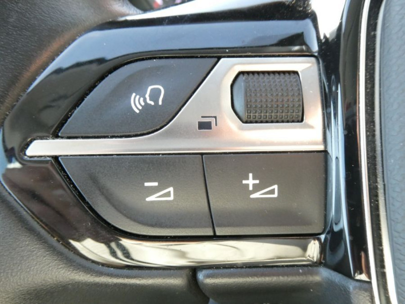Photo 23 de l'offre de PEUGEOT 3008 II (2) 1.5 BlueHDi 130 EAT8 ALLURE PACK Hayon EL. ACC Camera à 25450€ chez Mérignac auto