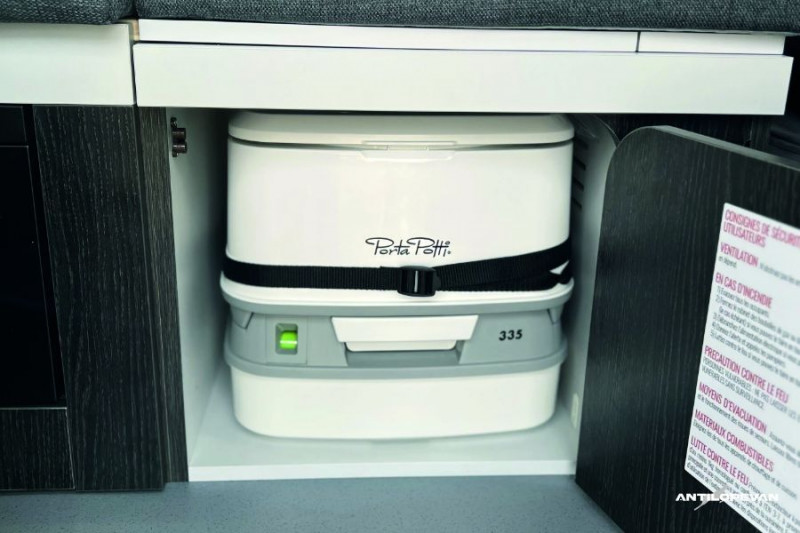 Photo 11 de l'offre de RENAULT TRAFIC VAN ANTILOPE VAN Aménagé FLEX PLUS 2.0 DCi 130 BVM6 L1 PK Confort 4PL Attel+Pte Vélo à 56000€ chez Mérignac auto