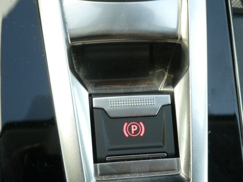 Photo 28 de l'offre de PEUGEOT 3008 II (2) 1.5 BlueHDi 130 EAT8 ALLURE PACK Hayon EL. ACC Camera à 25450€ chez Mérignac auto