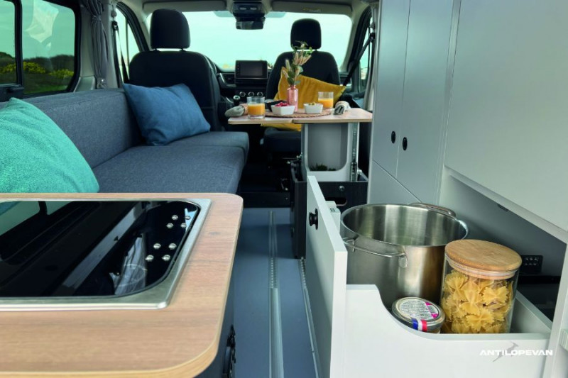 Photo 46 de l'offre de RENAULT TRAFIC VAN ANTILOPE VAN Aménagé FLEX PLUS 2.0 DCi 130 BVM6 L1 PK Confort 4PL Attel+Pte Vélo à 56000€ chez Mérignac auto