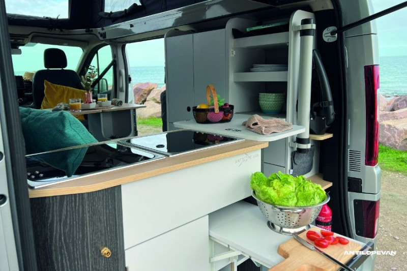 Photo 45 de l'offre de RENAULT TRAFIC VAN ANTILOPE VAN Aménagé FLEX PLUS 2.0 DCi 130 BVM6 L1 PK Confort 4PL Attel+Pte Vélo à 56000€ chez Mérignac auto