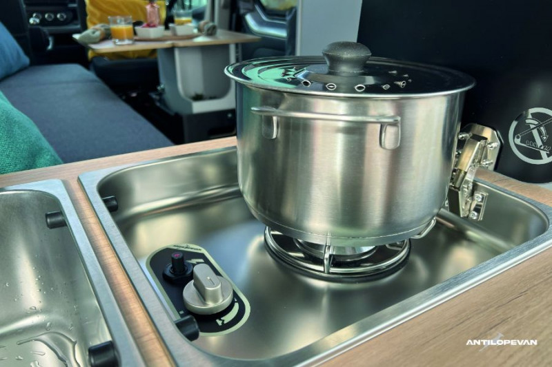 Photo 38 de l'offre de RENAULT TRAFIC VAN ANTILOPE VAN Aménagé FLEX PLUS 2.0 DCi 130 BVM6 L1 PK Confort 4PL Attel+Pte Vélo à 56000€ chez Mérignac auto