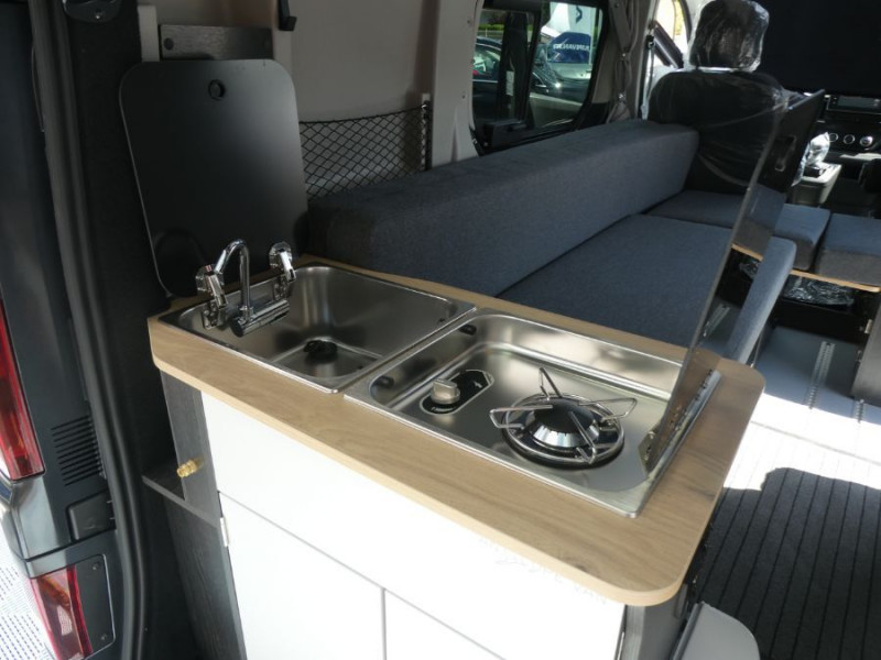 Photo 12 de l'offre de RENAULT TRAFIC VAN ANTILOPE VAN Aménagé FLEX PLUS 2.0 DCi 130 BVM6 L1 PK Confort 4PL Attel+Pte Vélo à 56000€ chez Mérignac auto