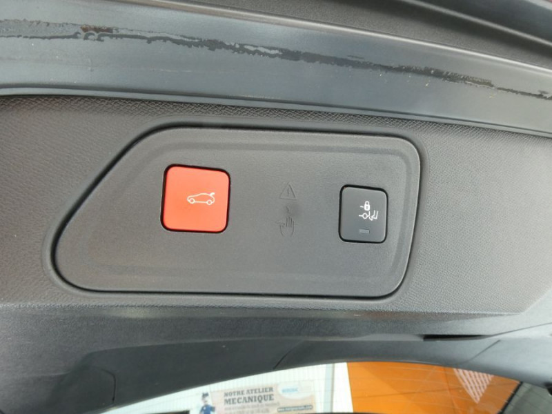 Photo 7 de l'offre de PEUGEOT 3008 II (2) 1.5 BlueHDi 130 EAT8 ALLURE PACK Hayon EL. ACC Camera à 25450€ chez Mérignac auto