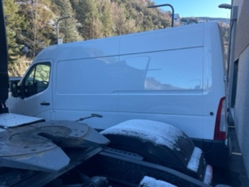 Photo 10 de l'offre de RENAULT MASTER CONFORT 2.3 DCI 145 L2H2 3.5T HABILLAGE BOIS COMPLET à 30980€ chez Garage Serieys Auto