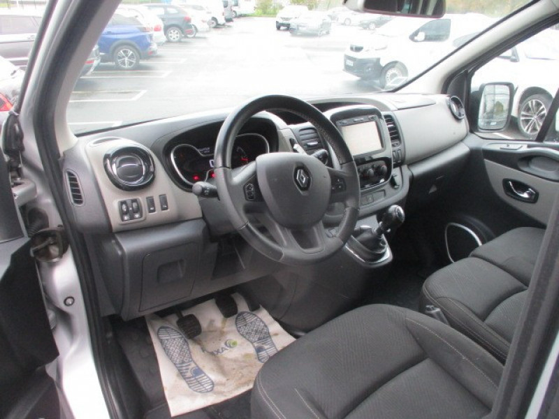 Photo 13 de l'offre de RENAULT TRAFIC III COMBI L2 1.6 DCI 125CH ENERGY LIFE 9 PLACES à 25990€ chez AUTOMOBILES DE A A Z DOMALAIN