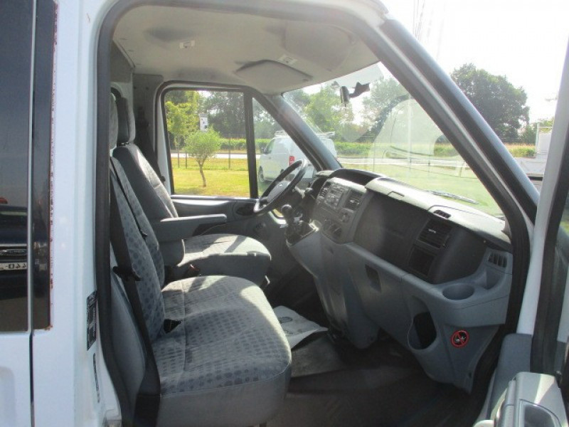 Photo 7 de l'offre de FORD TRANSIT KOMBI 300M 2.2 TDCI 115CH à 16990€ chez AUTOMOBILES DE A A Z DOMALAIN