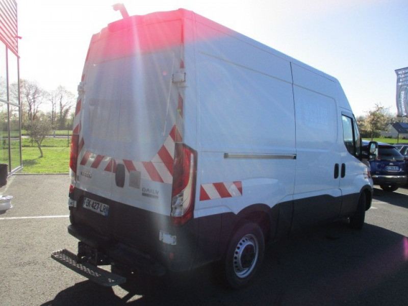 Photo 3 de l'offre de IVECO DAILY 35S FG 35S14V11 HI-MATIC à 20990€ chez AUTOMOBILES DE A A Z DOMALAIN