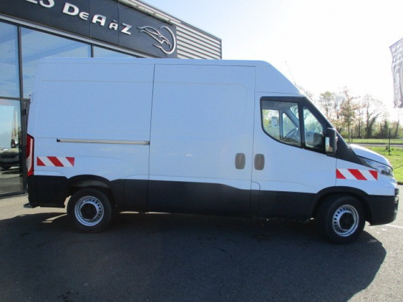 Photo 2 de l'offre de IVECO DAILY 35S FG 35S14V11 HI-MATIC à 20990€ chez AUTOMOBILES DE A A Z DOMALAIN