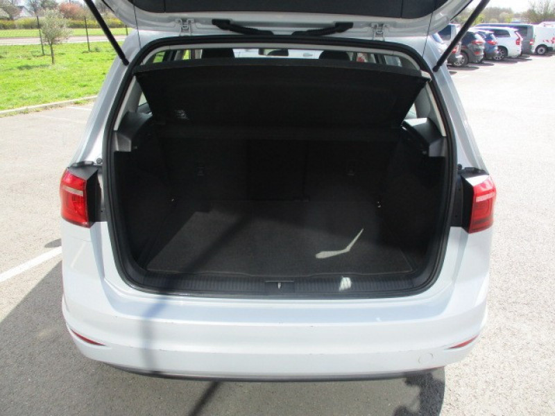Photo 8 de l'offre de VOLKSWAGEN GOLF SPORTSVAN 1.6 TDI 90CH BLUEMOTION TECHNOLOGY FAP TRENDLINE BUSINESS 5CV à 13990€ chez AUTOMOBILES DE A A Z DOMALAIN