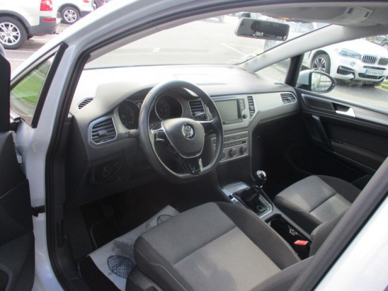 Photo 6 de l'offre de VOLKSWAGEN GOLF SPORTSVAN 1.6 TDI 90CH BLUEMOTION TECHNOLOGY FAP TRENDLINE BUSINESS 5CV à 13990€ chez AUTOMOBILES DE A A Z DOMALAIN