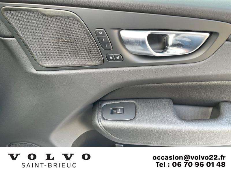 Photo 9 de l'offre de VOLVO XC60 B4 AdBlue 197ch Momentum Business Geartronic à 50990€ chez Côte Ouest Automobiles