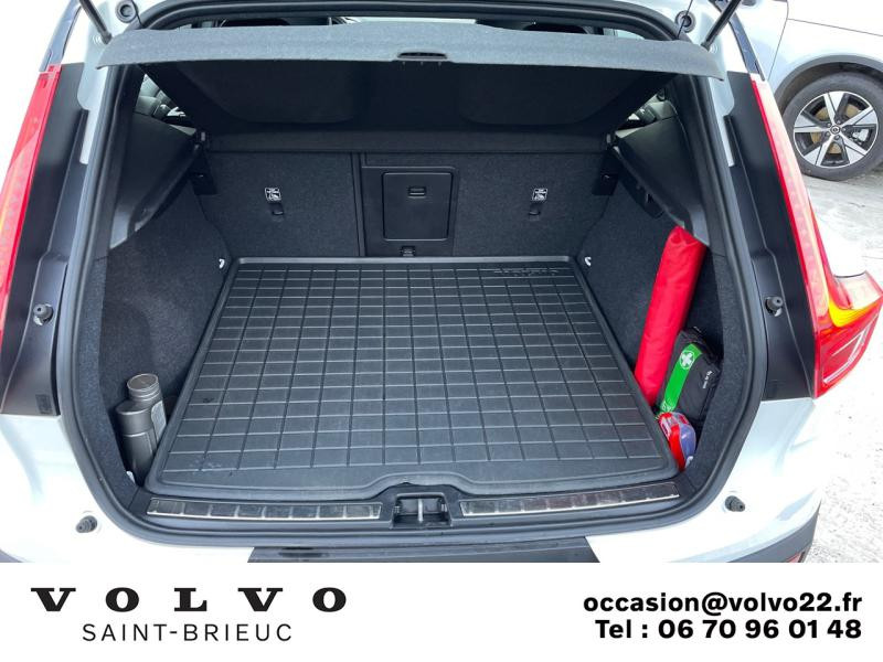 Photo 15 de l'offre de VOLVO XC40 D4 AdBlue AWD 190ch R-Design Geartronic 8 à 34990€ chez Côte Ouest Automobiles