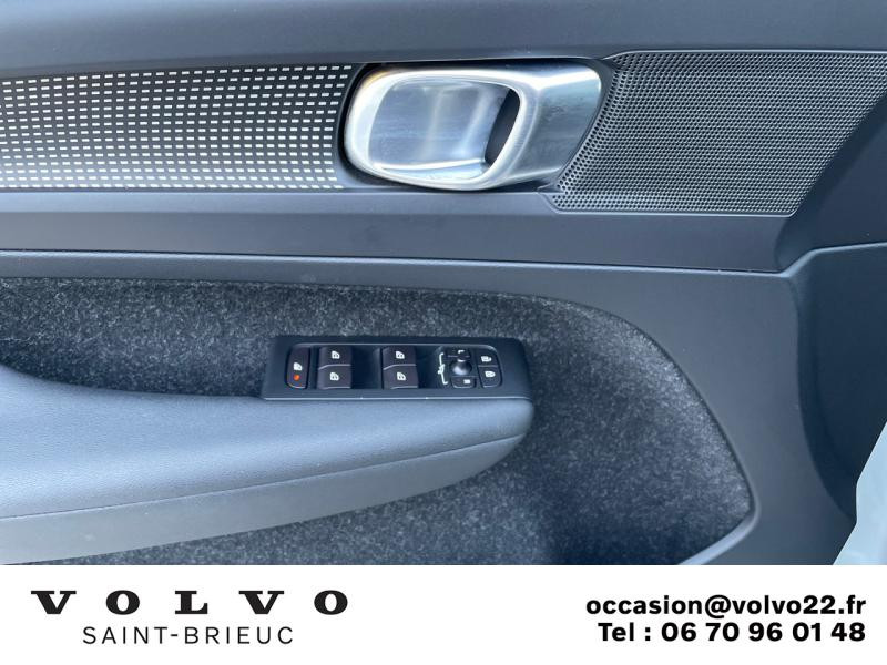Photo 18 de l'offre de VOLVO XC40 D4 AdBlue AWD 190ch R-Design Geartronic 8 à 34990€ chez Côte Ouest Automobiles
