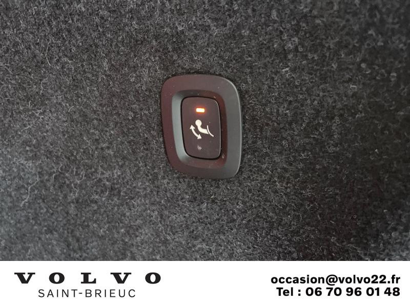 Photo 17 de l'offre de VOLVO XC40 D4 AdBlue AWD 190ch R-Design Geartronic 8 à 34990€ chez Côte Ouest Automobiles