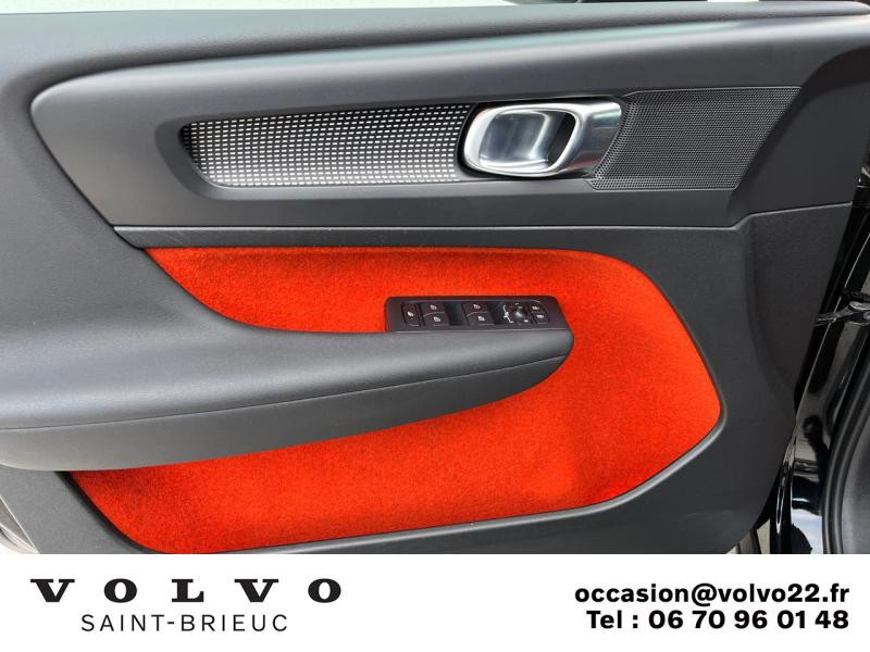 Photo 9 de l'offre de VOLVO XC40 D3 AdBlue 150ch R-Design Geartronic 8 à 35990€ chez Côte Ouest Automobiles