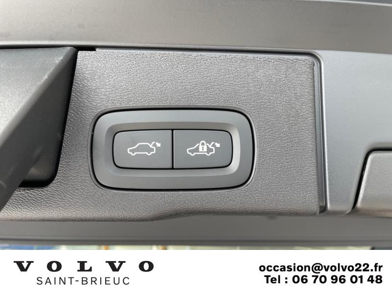 Photo 12 de l'offre de VOLVO XC60 B4 AdBlue 197ch Plus Style Dark Geartronic à 59990€ chez Côte Ouest Automobiles