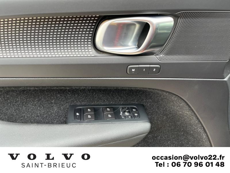 Photo 18 de l'offre de VOLVO XC40 D4 AdBlue AWD 190ch R-Design Geartronic 8 à 35990€ chez Côte Ouest Automobiles
