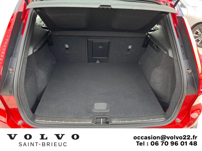 Photo 13 de l'offre de VOLVO XC40 D4 AdBlue AWD 190ch R-Design Geartronic 8 à 35990€ chez Côte Ouest Automobiles
