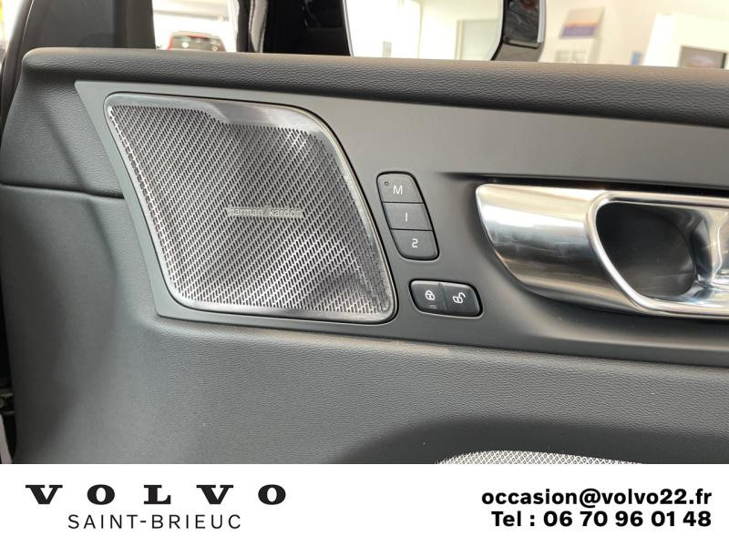 Photo 8 de l'offre de VOLVO XC60 B4 AdBlue 197ch R-Design Geartronic à 58900€ chez Côte Ouest Automobiles