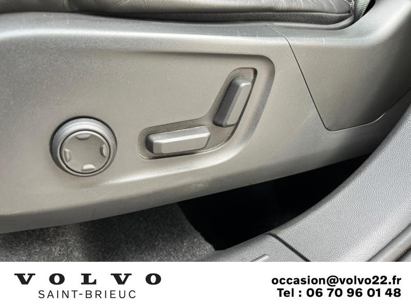 Photo 15 de l'offre de VOLVO XC40 D4 AdBlue AWD 190ch R-Design Geartronic 8 à 35990€ chez Côte Ouest Automobiles