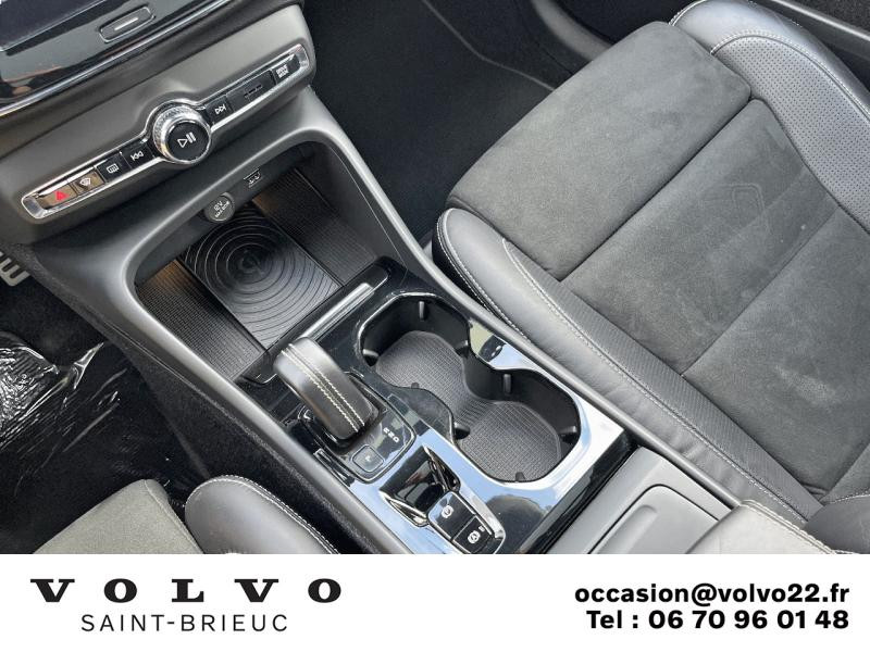 Photo 9 de l'offre de VOLVO XC40 D4 AdBlue AWD 190ch R-Design Geartronic 8 à 35990€ chez Côte Ouest Automobiles