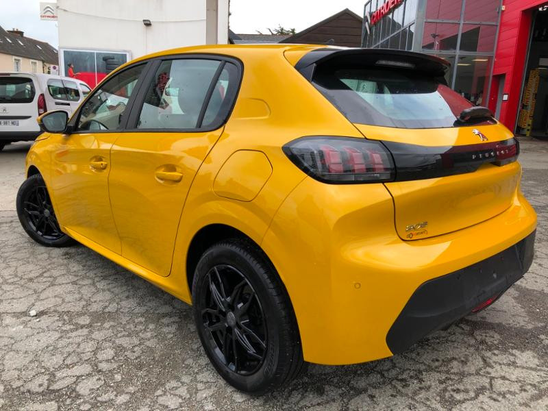 Photo 3 de l'offre de PEUGEOT 208 1.2 PureTech 100ch S&S Allure à 17490€ chez Garage Guézénec