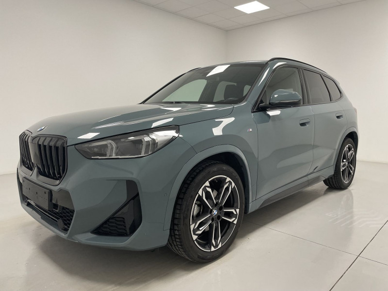Photo Bmw X1 (U11) SDRIVE18I 136CH M SPORT + JA19 + ED BALANCE Essence CAPE YORK GREEN en vente chez e-Vago Bmw X1 (U11) SDRIVE18I 136CH M SPORT + JA19 + ED BALANCE Essence CAPE YORK GREEN Occasion à vendre