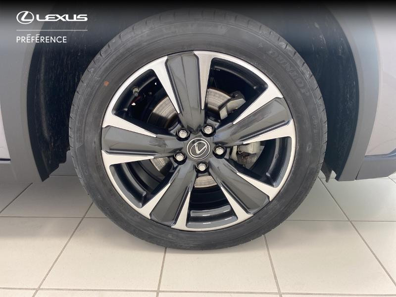 Photo 16 de l'offre de LEXUS UX 250h 4WD Premium Edition à 29980€ chez Brest Automobiles - Toyota Brest