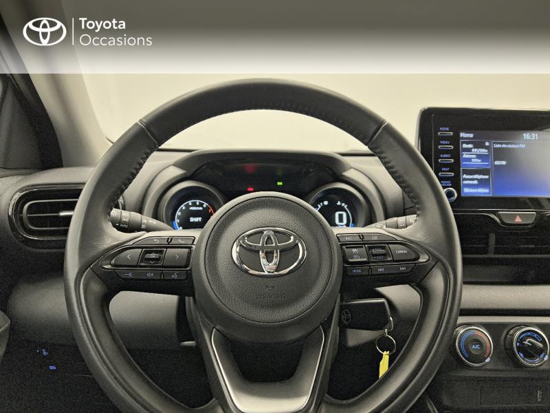 Photo 9 de l'offre de TOYOTA Yaris 70 VVT-i Design 5p à 16980€ chez Brest Automobiles - Toyota Brest