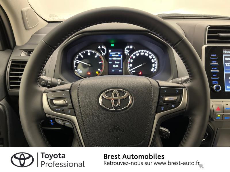 Photo 9 de l'offre de TOYOTA Land Cruiser 204 D-4D Life BVA 3p MY22 à 60750€ chez Brest Automobiles - Toyota Brest