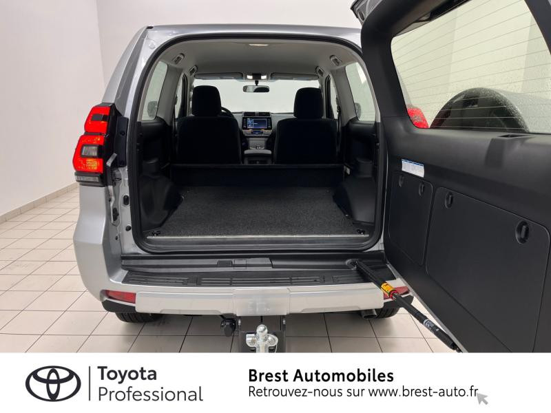 Photo 10 de l'offre de TOYOTA Land Cruiser 204 D-4D Life BVA 3p MY22 à 60750€ chez Brest Automobiles - Toyota Brest
