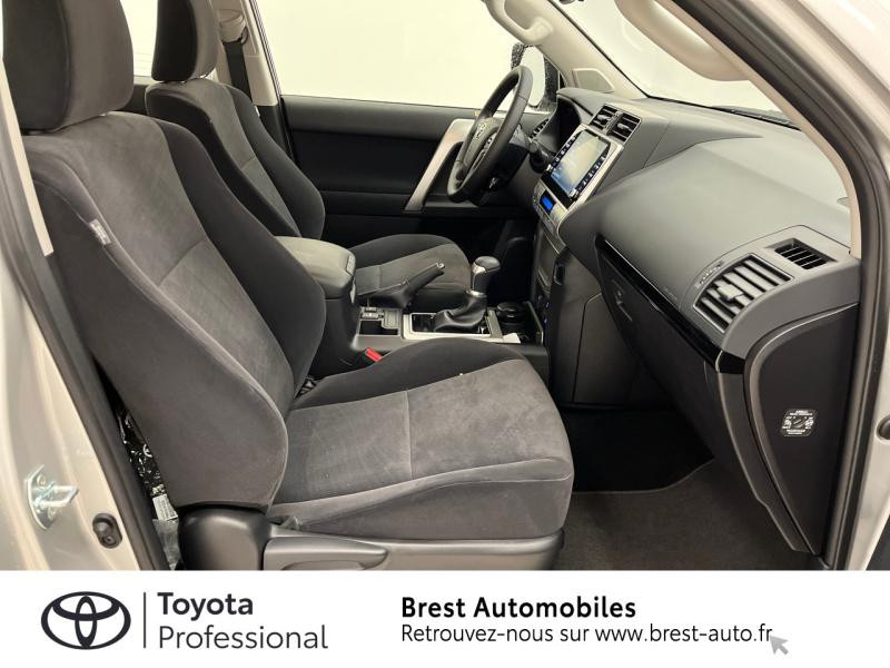 Photo 7 de l'offre de TOYOTA Land Cruiser 204 D-4D Life BVA 3p MY22 à 60750€ chez Brest Automobiles - Toyota Brest