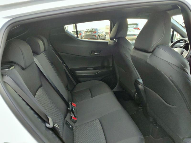Photo 16 de l'offre de TOYOTA C-HR 184h Edition 2WD E-CVT MY22 à 29480€ chez Brest Automobiles - Toyota Brest