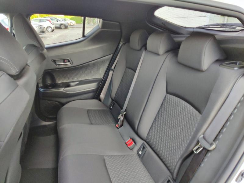 Photo 4 de l'offre de TOYOTA C-HR 184h Edition 2WD E-CVT MY22 à 29480€ chez Brest Automobiles - Toyota Brest