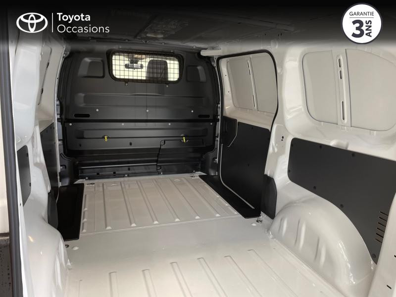 Photo 12 de l'offre de TOYOTA PROACE Medium 1.5 D-4D 120 Dynamic MY20 à 31980€ chez Cap Ouest Auto - Toyota Morlaix