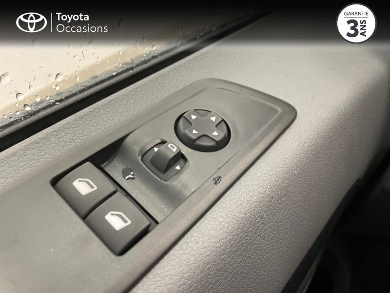 Photo 18 de l'offre de TOYOTA PROACE Medium 1.5 D-4D 120 Dynamic MY20 à 29980€ chez Cap Ouest Auto - Toyota Morlaix
