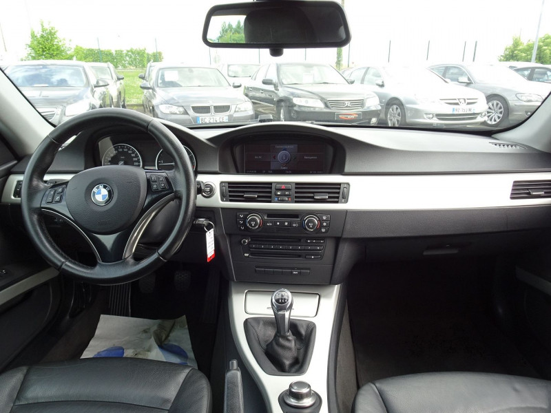 Photo 8 de l'offre de BMW SERIE 3 COUPE (E92) 320D 177CH LUXE à 10590€ chez International Auto Auneau