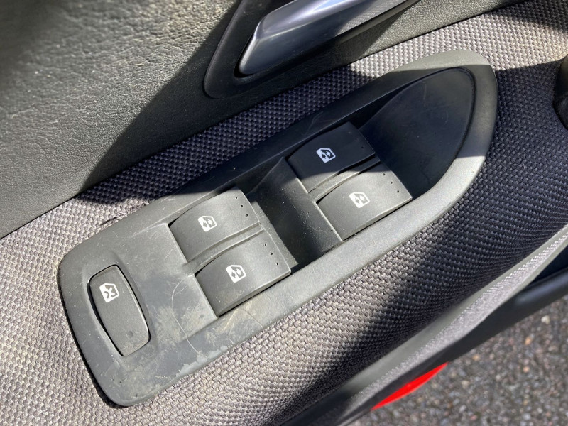 Photo 9 de l'offre de RENAULT VEL SATIS 2.0 DCI 150CH FAP CARMINAT à 7490€ chez International Auto Auneau