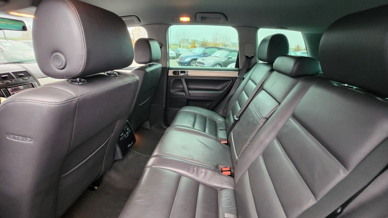 Photo 15 de l'offre de VOLKSWAGEN TOUAREG 3.0 V6 TDI 240CH DPF CARAT EDITION TIPTRONIC à 15890€ chez International Auto Auneau