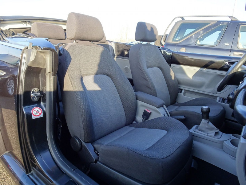 Photo 10 de l'offre de VOLKSWAGEN BEETLE CAB 1.6 102CH à 8390€ chez International Auto Auneau