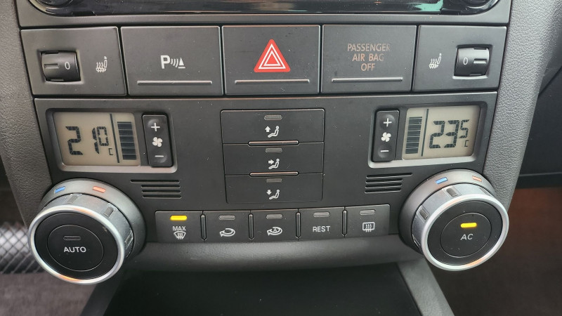 Photo 11 de l'offre de VOLKSWAGEN TOUAREG 3.0 V6 TDI 240CH DPF CARAT EDITION TIPTRONIC à 15890€ chez International Auto Auneau
