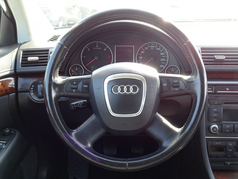 Photo 11 de l'offre de AUDI A4 2.0 TDI 170CH DPF AMBITION QUATTRO à 9690€ chez International Auto Auneau