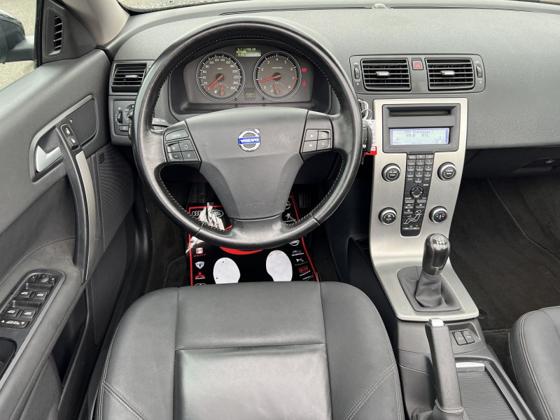 Photo 6 de l'offre de VOLVO C70 CC 2.4 140CH MOMENTUM à 11990€ chez International Auto Auneau