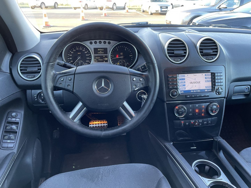 Photo 16 de l'offre de MERCEDES-BENZ CLASSE ML 320 CDI PACK LUXE à 13690€ chez International Auto Auneau