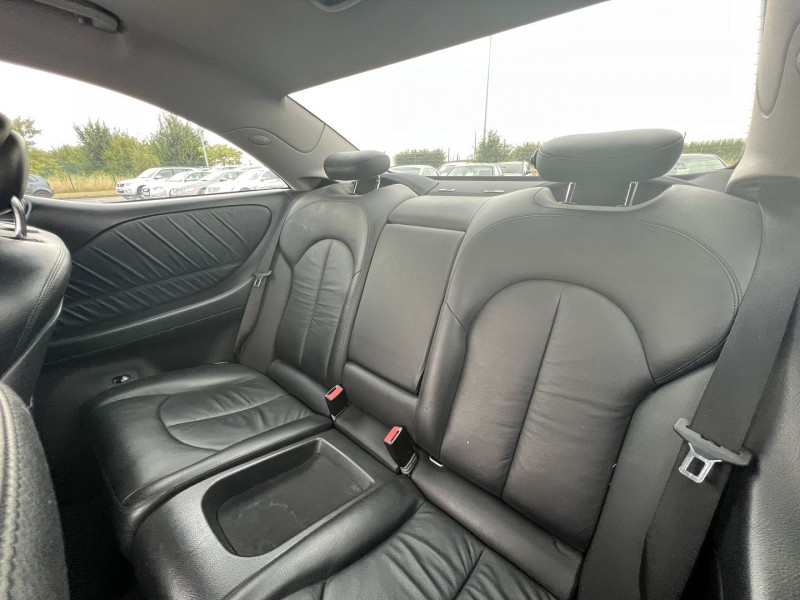 Photo 7 de l'offre de MERCEDES-BENZ CLASSE CLK 220 CDI AVANTGARDE à 7890€ chez International Auto Auneau