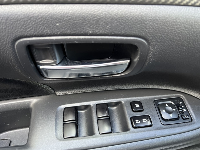 Photo 6 de l'offre de MITSUBISHI OUTLANDER 2.2 DI-D 150 INSTYLE 4WD BVA à 14990€ chez International Auto Auneau